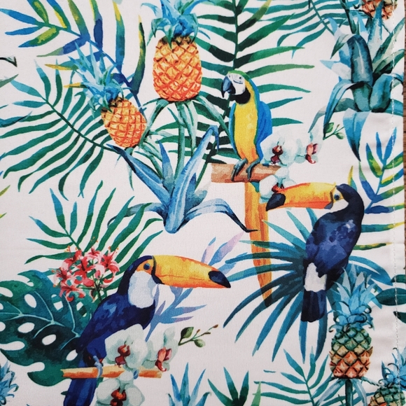 Pocket Square Tropical parrots and pineapples - Picture 6 of 8